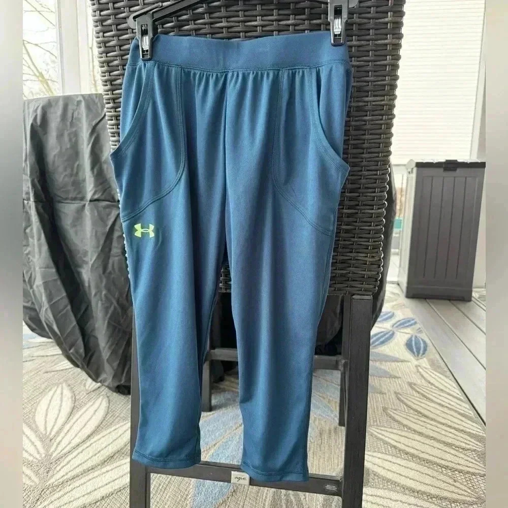 Under Armour NWT Youth Girls‎ Heat Gear Lightweight Capris Size Small